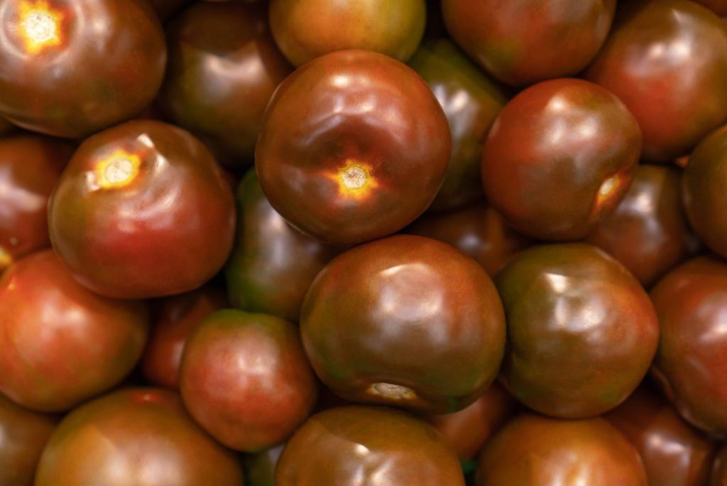 Kumato Heirloom Tomatoes: Description, Flavor, Benefits, And Uses ...